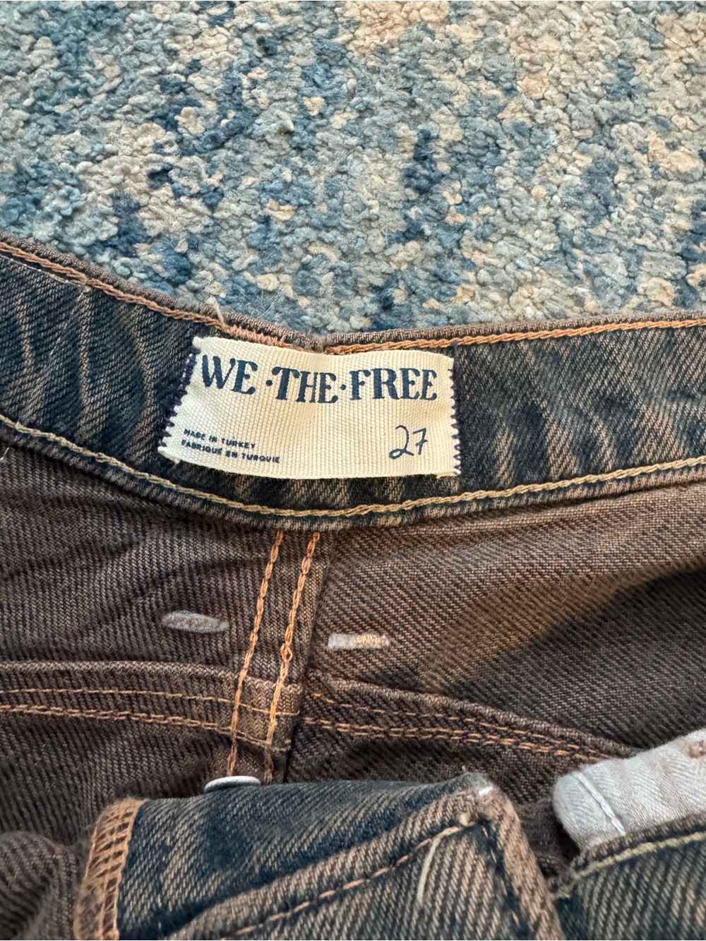 WE THE FREE GOOD LUCK MID-RISE BARREL JEANS IN ARCHIVE GREY - Picture 6 of 7